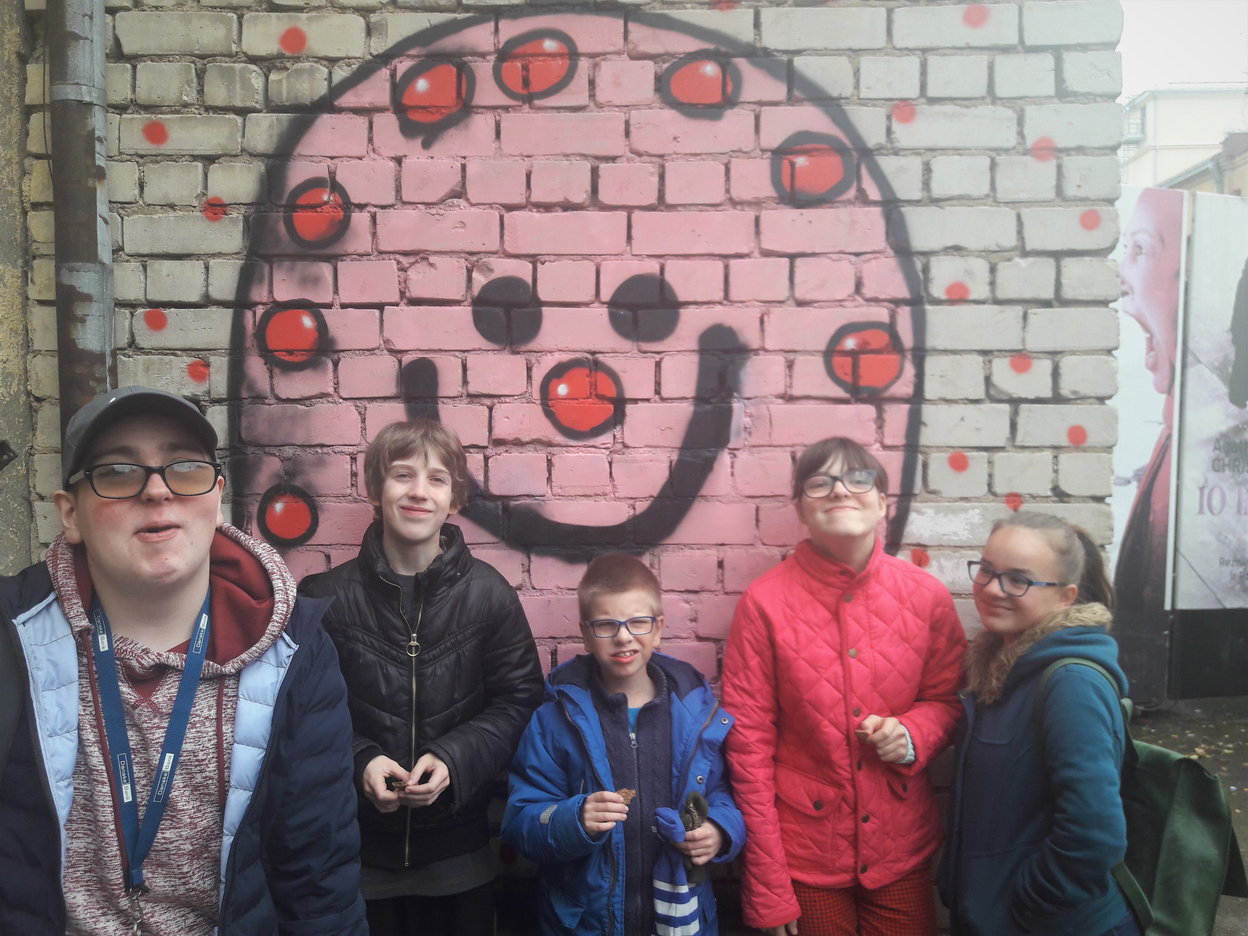 Read more about the article Projektas ” Vaikas – vaikui”